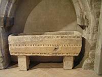 Carcassonne - Notre-Dame de l'Abbaye - Sarcophage en pierre (1)